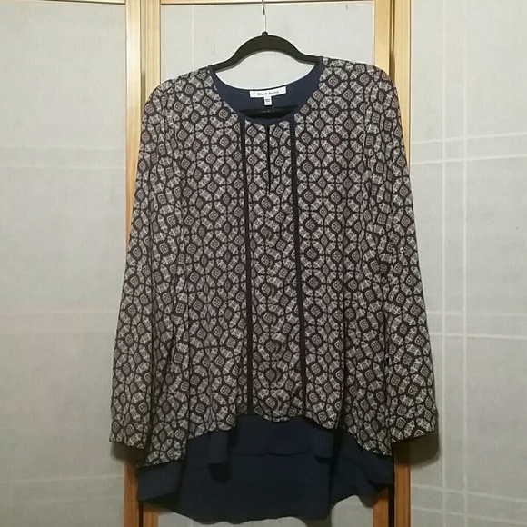 Black Rainn Tops - NWOT Black  Rainn Tile Print Top